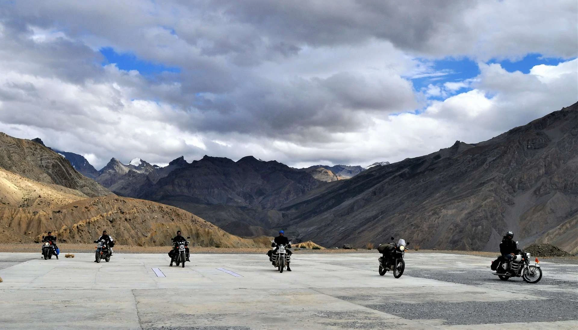 Rider cycling through the Spiti valley